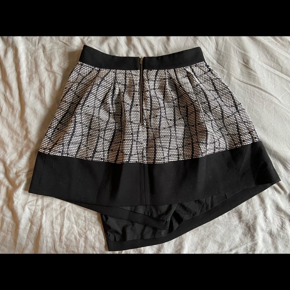 Banana Republic Skirt, Sz 10 - Picture 4 of 4